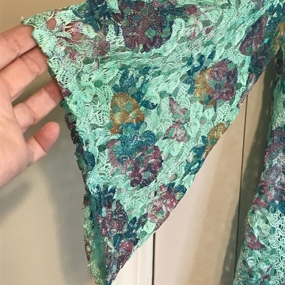 New Directions Blouse with Floral Lace Overlay - Picture 5 of 11